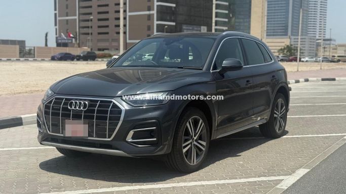 Подержанный Audi Q5 II (FY), 2.0 л, 2019 в Дубае от Alhamd Motors Серый цвет. Other | AUTO.AE