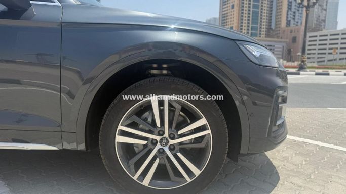 Подержанный Audi Q5 II (FY), 2.0 л, 2019 в Дубае от Alhamd Motors Серый цвет. Other | AUTO.AE