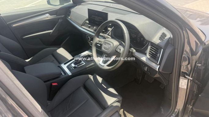 Подержанный Audi Q5 II (FY), 2.0 л, 2019 в Дубае от Alhamd Motors Серый цвет. Other | AUTO.AE