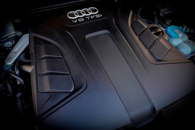Подержанный Audi Q7 II (4M), 3.0 л, 2016 в Дубае от Linda Cars Серый цвет. GCC | AUTO.AE
