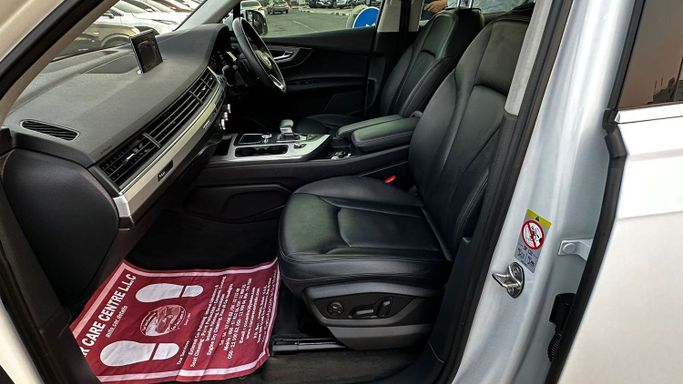 Подержанный Audi Q7 45 TDI II (4M) Рестайлинг, 3.0 л, 2020 в Дубае от Alhamd Motors Белый цвет. Китайская | AUTO.AE