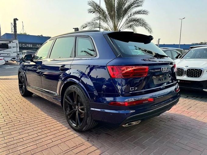 Подержанный Audi Q7 II (4M) Рестайлинг, 2.0 л, 2019 в Дубае от Nice Cars Motos Синий цвет. GCC | AUTO.AE