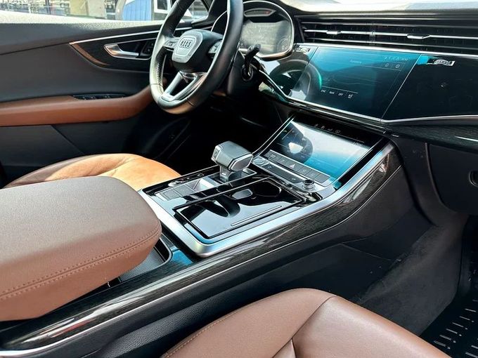 Подержанный Audi Q7 55 TFSI II (4M) Рестайлинг, 3.0 л, 2020 в Дубае от Nice Cars Motos Белый цвет. GCC | AUTO.AE