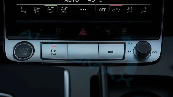 جديدة Audi Q8 55 TFSI I (4M) شد الوجه (4M), 3.0 l, 2025 في في دبي من Auto Max Group، اللون أبيض. مواصفات الخليج | AUTO.AE