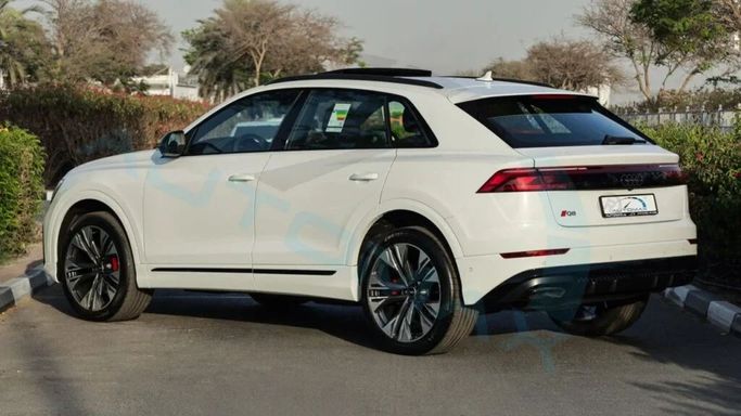 جديدة Audi Q8 55 TFSI I (4M) شد الوجه (4M), 3.0 l, 2025 في في دبي من Auto Max Group، اللون أبيض. مواصفات الخليج | AUTO.AE