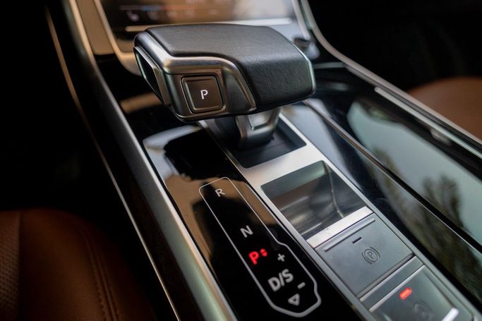Used Audi Q8 55 TFSI I, 3.0 l, 2021 in Dubai by Linda Cars, White color. GCC Specs | AUTO.AE