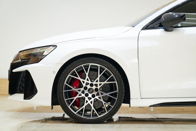 مستعملة Audi RS 3 ثالثاً (8 سنوات) شد الوجه, 2.5 l, 2025 في في دبي من ALO CARS USED CARS LLC، اللون أبيض. مواصفات الخليج | AUTO.AE