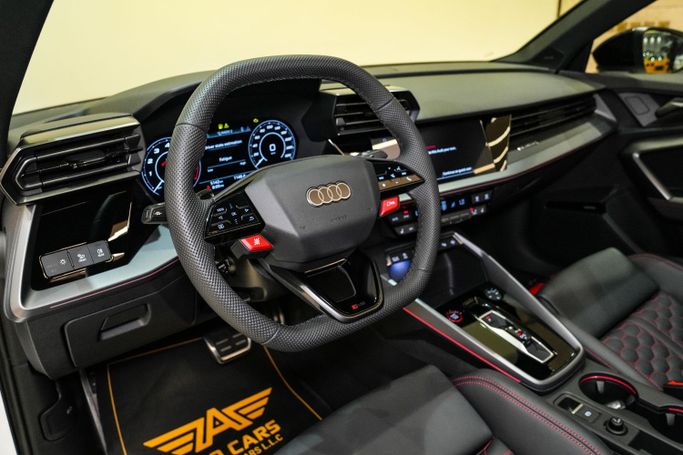 مستعملة Audi RS 3 ثالثاً (8 سنوات) شد الوجه, 2.5 l, 2025 في في دبي من ALO CARS USED CARS LLC، اللون أبيض. مواصفات الخليج | AUTO.AE