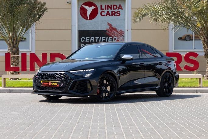 Подержанный Audi RS 3 III (8Y), 2.5 л, 2022 в Дубае от Linda Cars Черный цвет. GCC | AUTO.AE