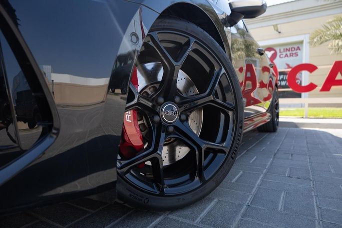 Подержанный Audi RS 3 III (8Y), 2.5 л, 2022 в Дубае от Linda Cars Черный цвет. GCC | AUTO.AE