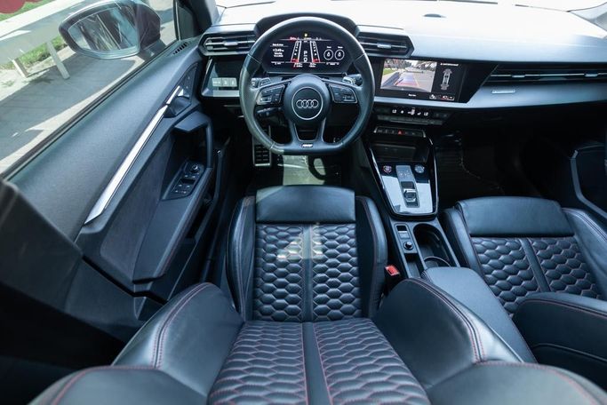 Подержанный Audi RS 3 III (8Y), 2.5 л, 2022 в Дубае от Linda Cars Черный цвет. GCC | AUTO.AE