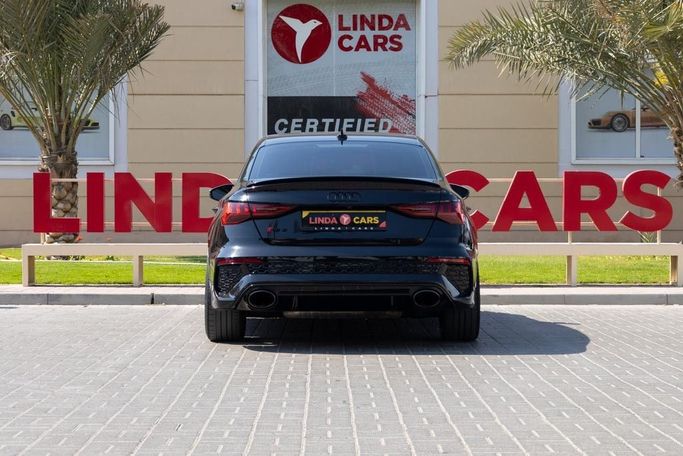 Подержанный Audi RS 3 III (8Y), 2.5 л, 2022 в Дубае от Linda Cars Черный цвет. GCC | AUTO.AE
