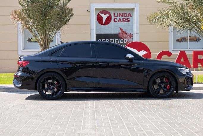 Подержанный Audi RS 3 III (8Y), 2.5 л, 2022 в Дубае от Linda Cars Черный цвет. GCC | AUTO.AE