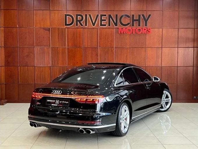 Подержанный Audi S8 IV (D5), 4.0 л, 2020 в Дубае от Drivenchy Motors Черный цвет. GCC | AUTO.AE