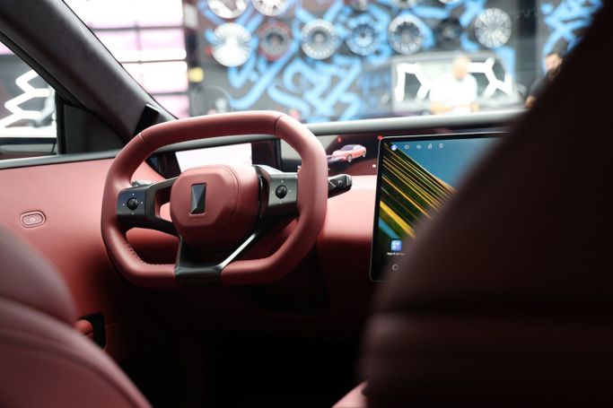 Новый Avatr 06, 1.5 л, 2025 в Дубае от MENAMOTORS Красный цвет. Китайская | AUTO.AE