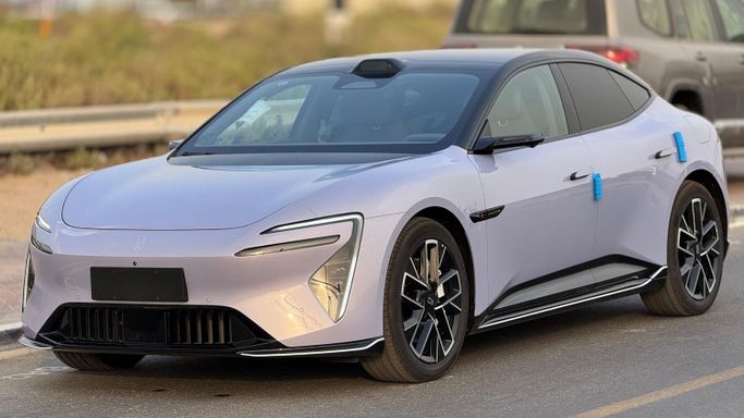 Новый Avatr 06, 2025 в Дубае от MENAMOTORS Пурпурный цвет. Китайская | AUTO.AE