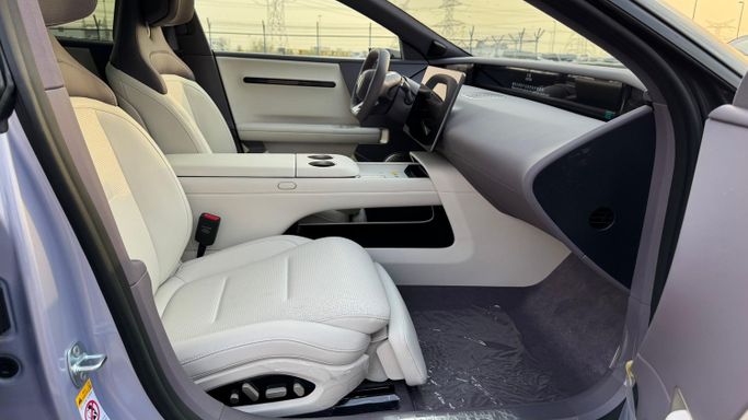 Новый Avatr 06, 2025 в Дубае от MENAMOTORS Пурпурный цвет. Китайская | AUTO.AE