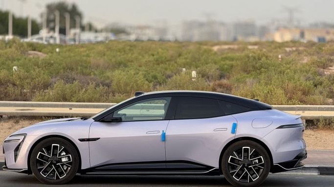 Новый Avatr 06, 2025 в Дубае от MENAMOTORS Пурпурный цвет. Китайская | AUTO.AE