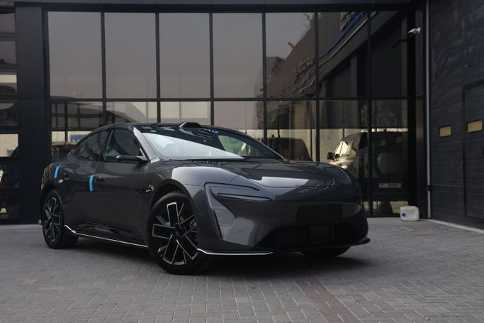 Новый Avatr 06, 2025 в Дубае от MENAMOTORS Серый цвет. Китайская | AUTO.AE