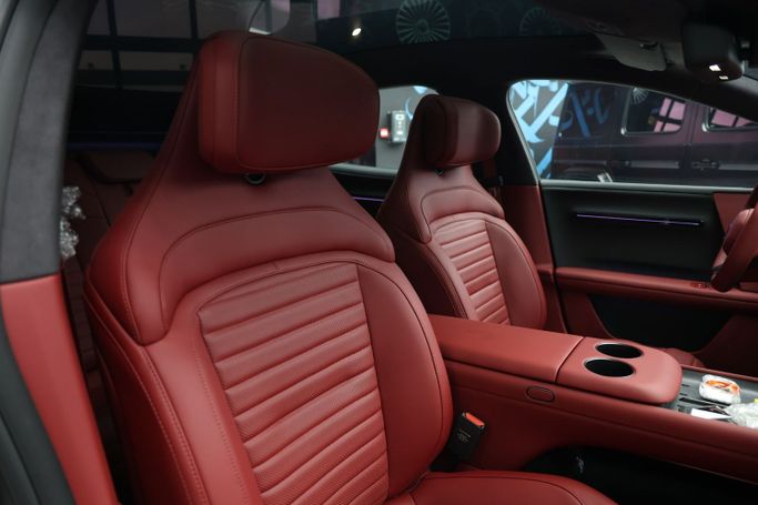 Новый Avatr 06, 2025 в Дубае от MENAMOTORS Серый цвет. Китайская | AUTO.AE