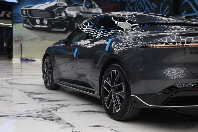 Новый Avatr 06, 2025 в Дубае от MENAMOTORS Серый цвет. Китайская | AUTO.AE