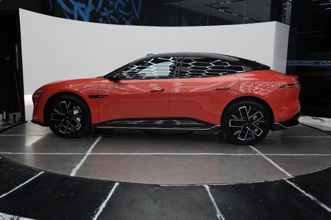 Новый Avatr 06, 1.5 л, 2025 в Дубае от MENAMOTORS Красный цвет. Китайская | AUTO.AE