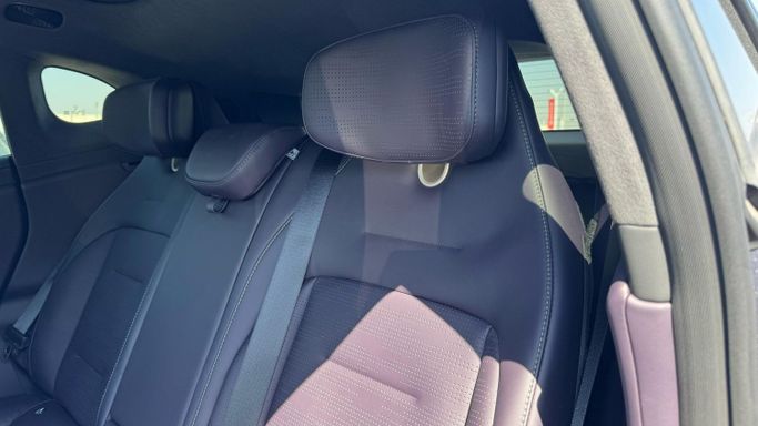Новый Avatr 07, 2024 в Дубае от MENAMOTORS Серый цвет. Китайская | AUTO.AE