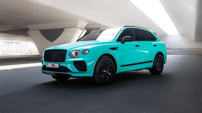 Bentley Bentayga I Рестайлинг, 2021 внедорожник 5 дв. люкс класса в Дубае от AVA car rental голубой цвет | AUTO.AE