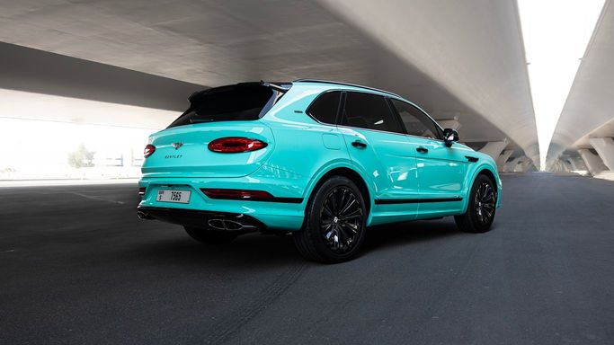Bentley Bentayga I Рестайлинг, 2021 внедорожник 5 дв. люкс класса в Дубае от AVA car rental голубой цвет | AUTO.AE