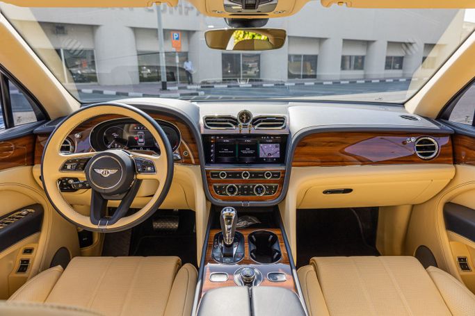 Bentley Bentayga Speed I Рестайлинг, 2023 внедорожник 5 дв. люкс класса в Дубае от POF RENTAL голубой цвет | AUTO.AE