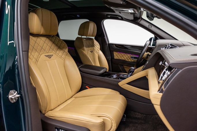 Подержанный Bentley Bentayga I Рестайлинг, 4.0 л, 2021 в Дубае от PUPIL OF FATE MOTORS Зеленый цвет. Other | AUTO.AE