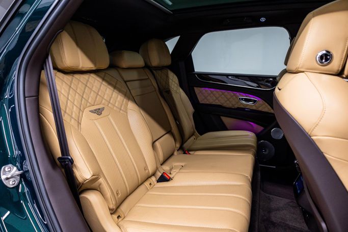 Подержанный Bentley Bentayga I Рестайлинг, 4.0 л, 2021 в Дубае от PUPIL OF FATE MOTORS Зеленый цвет. Other | AUTO.AE