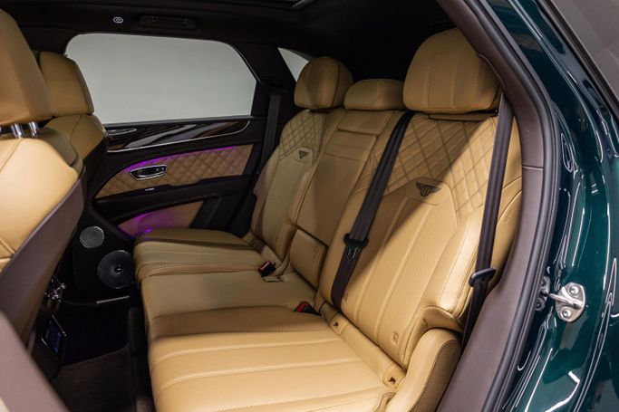 Подержанный Bentley Bentayga I Рестайлинг, 4.0 л, 2021 в Дубае от PUPIL OF FATE MOTORS Зеленый цвет. Other | AUTO.AE