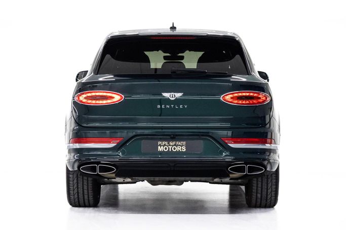 Подержанный Bentley Bentayga I Рестайлинг, 4.0 л, 2021 в Дубае от PUPIL OF FATE MOTORS Зеленый цвет. Other | AUTO.AE