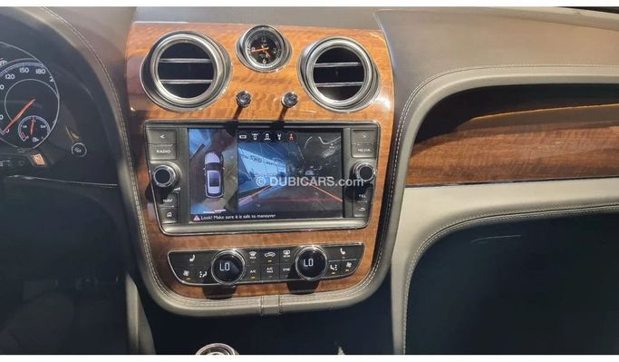 New Bentley Bentayga I, 6.0 l, 2018 in Dubai by SK Motors, Silver color. Other | AUTO.AE