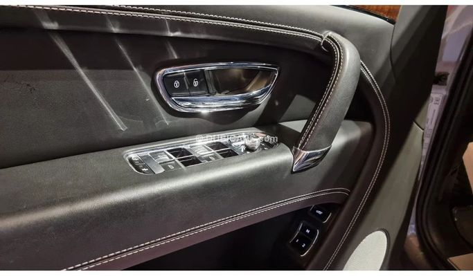 New Bentley Bentayga I, 6.0 l, 2018 in Dubai by SK Motors, Silver color. Other | AUTO.AE