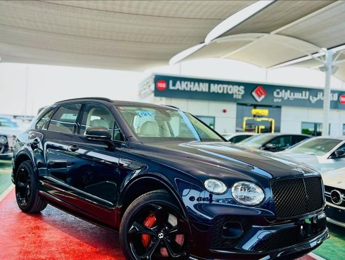 Подержанный Bentley Bentayga I Рестайлинг, 4.0 л, 2023 в Дубае от Lakhani Motors Черный цвет. Японская | AUTO.AE