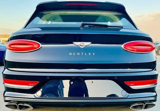 Used Bentley Bentayga I Facelift, 3.0 l, 2022 in Dubai by Lakhani Motors, Black color. Other | AUTO.AE