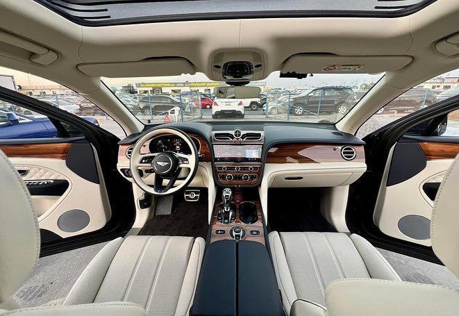 Used Bentley Bentayga I Facelift, 3.0 l, 2022 in Dubai by Lakhani Motors, Black color. Other | AUTO.AE
