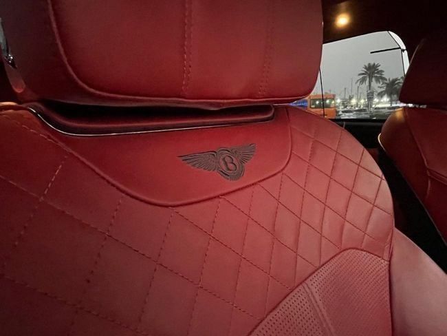 Подержанный Bentley Bentayga I, 6.0 л, 2018 в Дубае от Al Faisal Motors Белый цвет. GCC | AUTO.AE