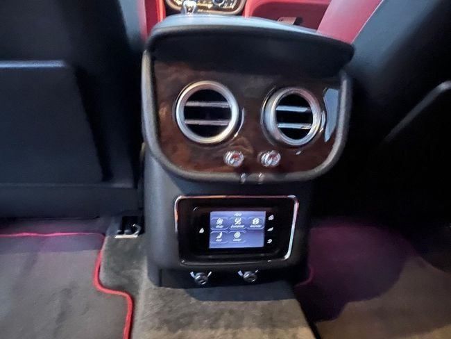 Подержанный Bentley Bentayga I, 6.0 л, 2018 в Дубае от Al Faisal Motors Белый цвет. GCC | AUTO.AE