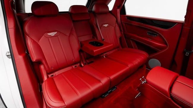 Used Bentley Bentayga I Facelift, 4.0 l, 2021 in Dubai by Al Ain Class Motors, White color. GCC Specs | AUTO.AE