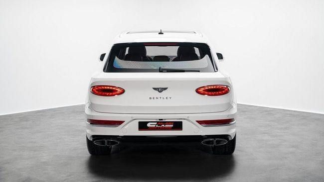 Used Bentley Bentayga I Facelift, 4.0 l, 2021 in Dubai by Al Ain Class Motors, White color. GCC Specs | AUTO.AE