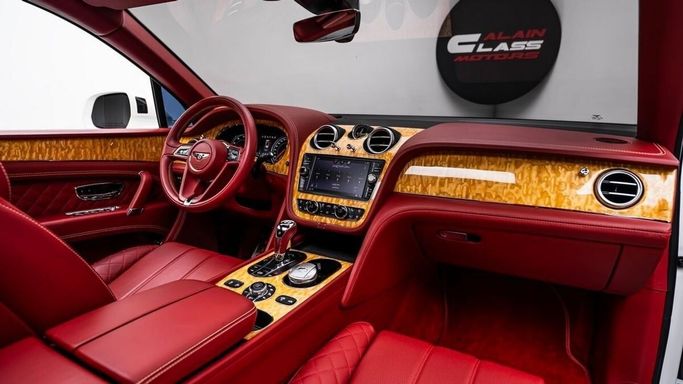 Used Bentley Bentayga I, 6.0 l, 2017 in Dubai by Al Ain Class Motors, White color. GCC Specs | AUTO.AE