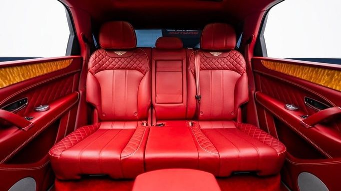 Used Bentley Bentayga I, 6.0 l, 2017 in Dubai by Al Ain Class Motors, White color. GCC Specs | AUTO.AE