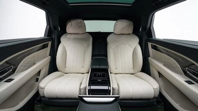 Подержанный Bentley Bentayga I Рестайлинг, 4.0 л, 2023 в Дубае от Al Ain Class Motors Зеленый цвет. Европейская | AUTO.AE