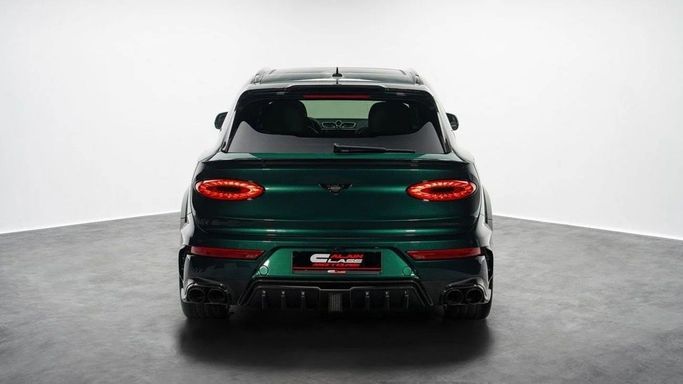Подержанный Bentley Bentayga I Рестайлинг, 4.0 л, 2023 в Дубае от Al Ain Class Motors Зеленый цвет. Европейская | AUTO.AE