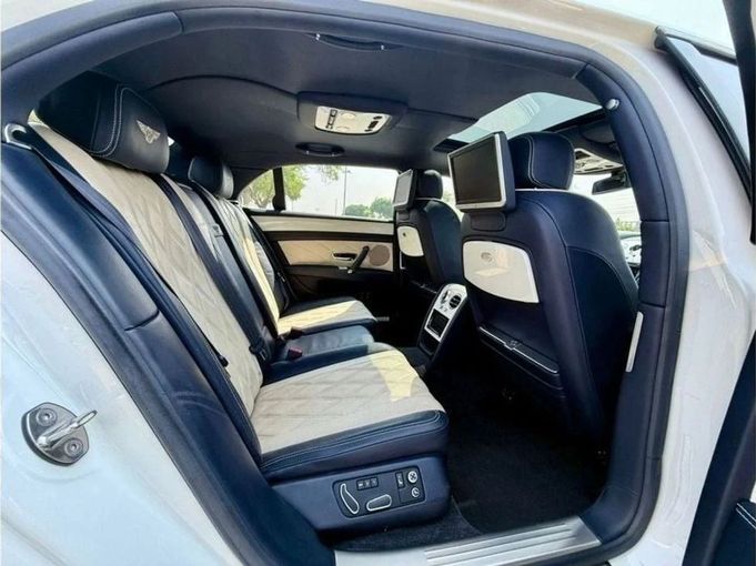 Подержанный Bentley Continental Flying Spur Speed, 6.0 л, 2012 в Дубае от Ideal Cars LLC Белый цвет. GCC | AUTO.AE
