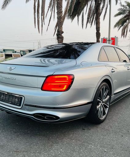 Подержанный Bentley Continental Flying Spur, 6.0 л, 2012 в Дубае от Lakhani Motors Белый цвет. GCC | AUTO.AE