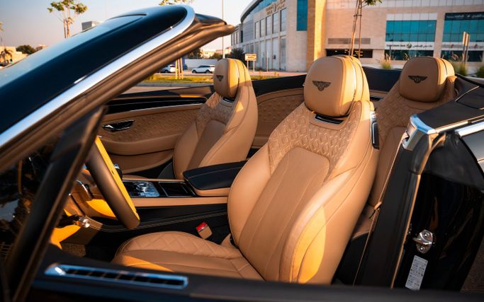 Bentley Continental GT III, 2024 кабриолет бизнес класса в Дубае от Macan Luxury Motors серый цвет | AUTO.AE